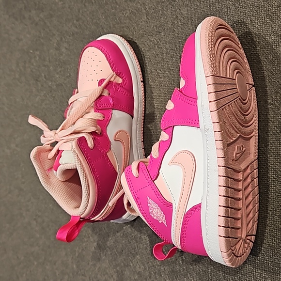 Air Jordan 1 Retro Mid Medium Soft Pink Grade School Lifestyle Shoes - Picture 7 of 16